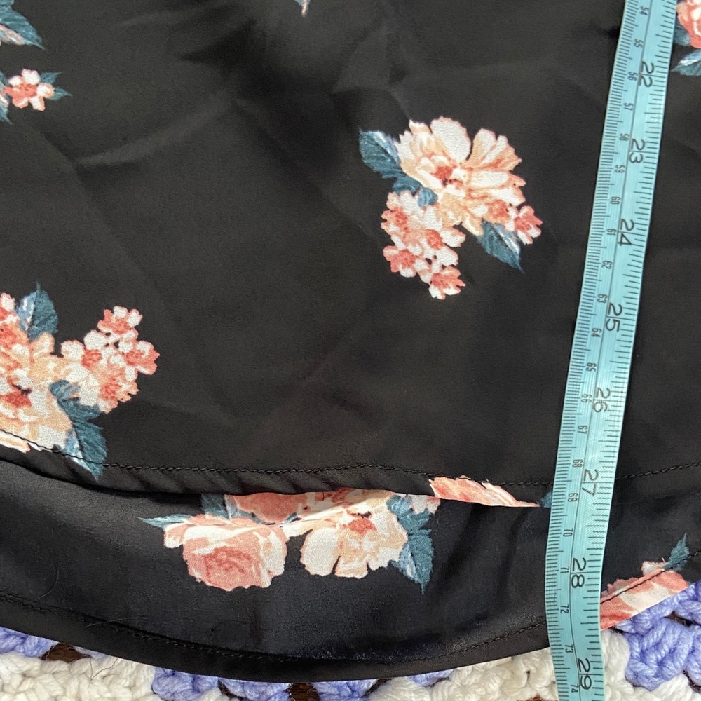 Torrid Semi Sheer Floral Black Top Blouse Shirt Size 00 Draped Back Cutout - Picture 5 of 10
